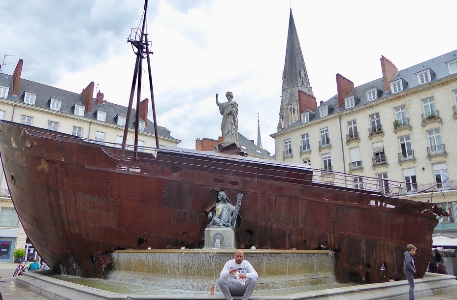 Naufrage de Neptune de Hugo Schiavi Place Royale @. C.Gary