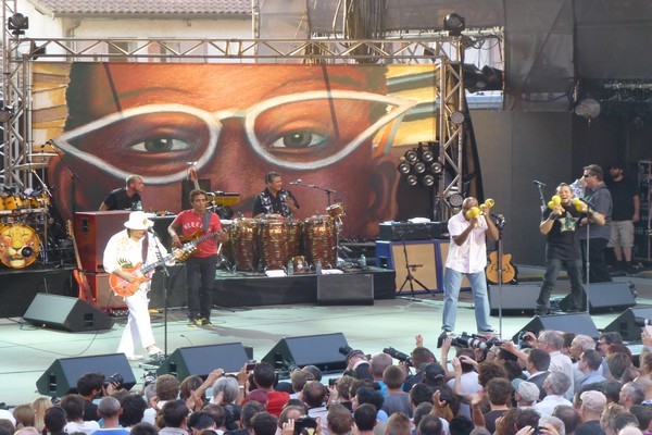 Santana a fait sonner les cordes de sa guitare et réuni un public acquis depuis des décennies (photo DR) Santana a fait sonner les cordes de sa guitare et réuni un public acquis depuis des décennies (photo DR)