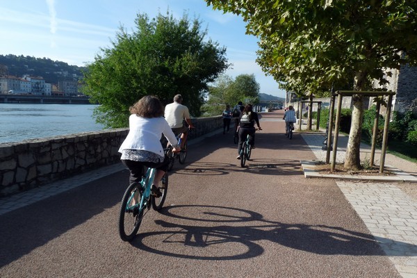 Pédaler en douceur à travers les vignobles de Côte-Rôtie… (photo Office de tourisme de Vienne) Pédaler en douceur à travers les vignobles de Côte-Rôtie… (photo Office de tourisme de Vienne)