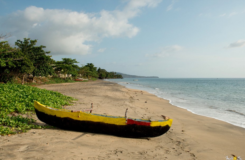 Magnifique plage bordée de végétation à Mayotte. @ CDT Mayotte