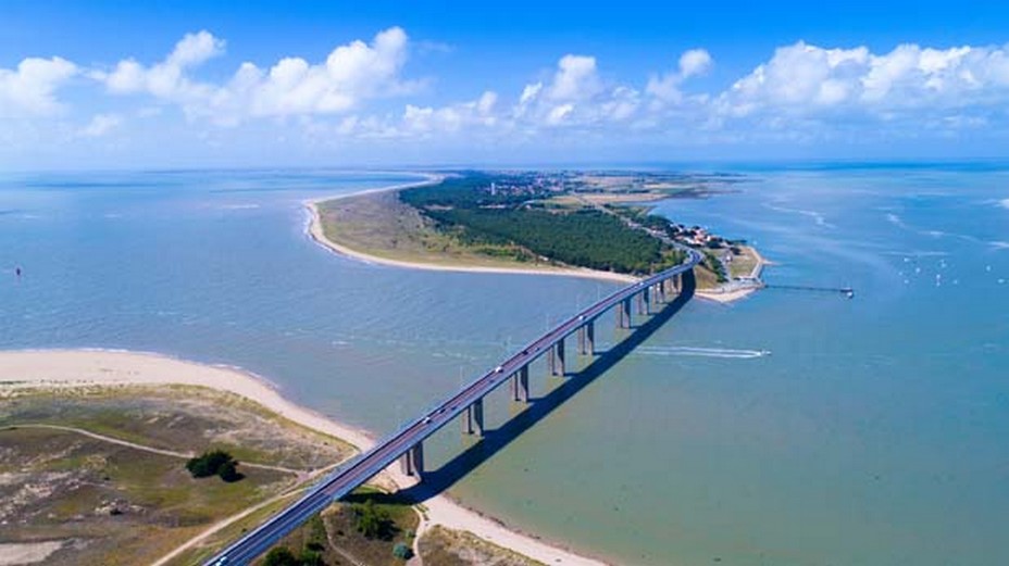 Il y a tout juste cinquante ans cette année, l’île de Noirmoutier se voyait enfin reliée au continent par un pont flambant neuf; @ Stéphane Batigne/Wikipedia