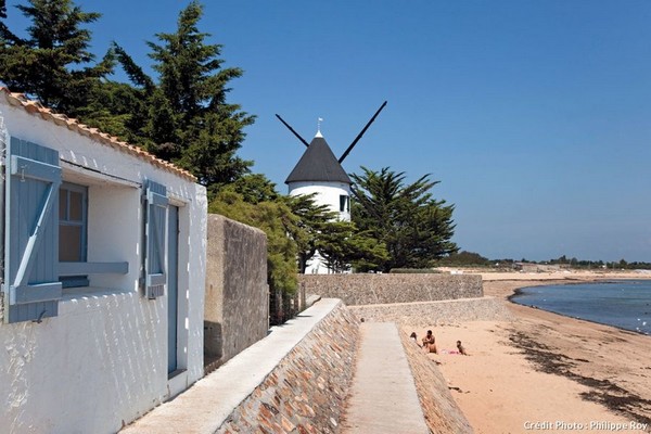 Les maisons sont dans leur immense majorité de taille raisonnable, respectant code couleurs et architecture locale.@Vendée-Tourisme.com