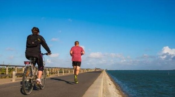 dans la même journée, des itinéraires à faire à pied ou à vélo,@ Noirmoutier.com