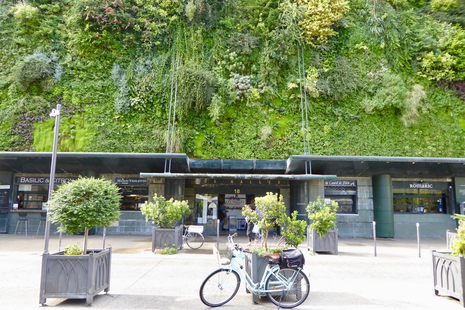 La façade des Halles végétalisée de Patrick Blanc. @C.Gary