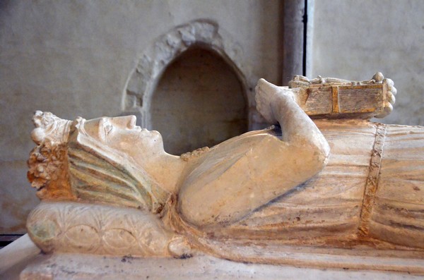 En 1204, Bérengère de Navarre, reine consort d’Angleterre par son mariage avec Richard Cœur de Lion, s’installe au Mans pour y exercer son douaire en tant que veuve... En 1229, elle décide de fonder une abbaye où elle sera enterrée l’année suivante. @ David Raynal En 1204, Bérengère de Navarre, reine consort d’Angleterre par son mariage avec Richard Cœur de Lion, s’installe au Mans pour y exercer son douaire en tant que veuve... En 1229, elle décide de fonder une abbaye où elle sera enterrée l’année suivante. @ David Raynal