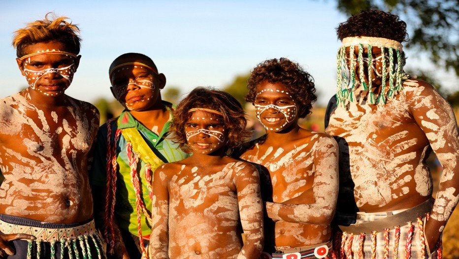 Jeunes aborigènes pendant le le Waralungku DanceSite ©Sébastien Cros , Jeunes aborigènes pendant le le Waralungku DanceSite ©Sébastien Cros ,
