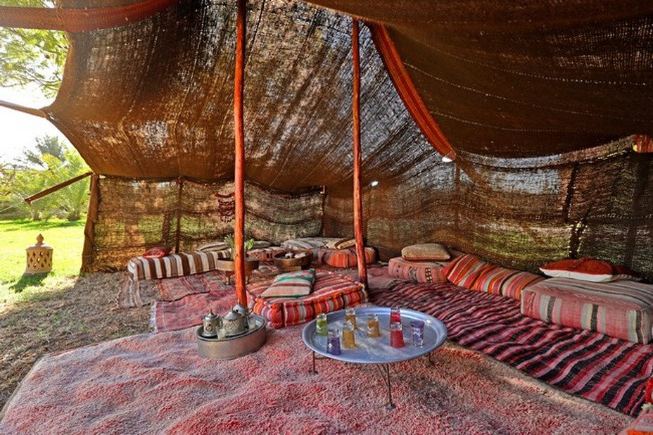 L'heure du thé à la menthe sous la tente berbère  @ H des Rsmoats à Marrakech