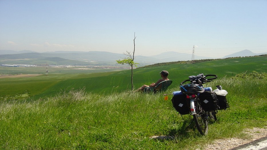 Rien de tel qu'une halte devant ce splendide panorama avant de reprendre sa route.... (Photo Ducke)