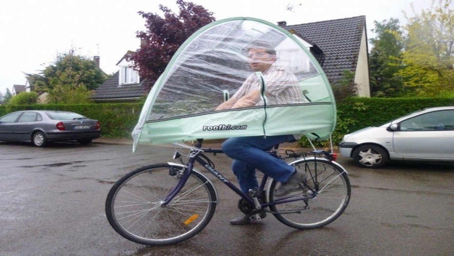 En pleine démonstration....Un jour de pluie naturellement ! (photo Roofbi)