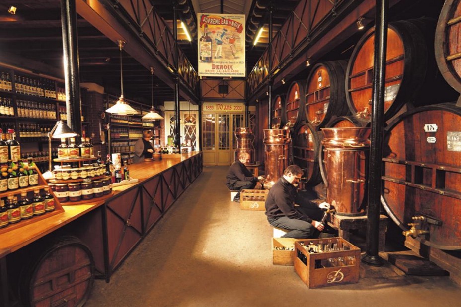 Située au cœur du centre-ville, la distillerie Denoix est une affaire de famille ! Fondée en 1839 à Brive la Gaillarde par Pierre Lacoste,  se greffe ensuite Louis Denoix. @ DR
