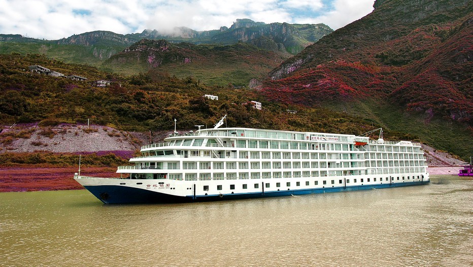 Le Sinorama Diamond, magnifique paquebot de luxe, glisse avec élégance sur le Yangtzé, troisième plus long fleuve du monde après l'Amazone et le Nil.(Crédit Photo Sinorama Voyages)