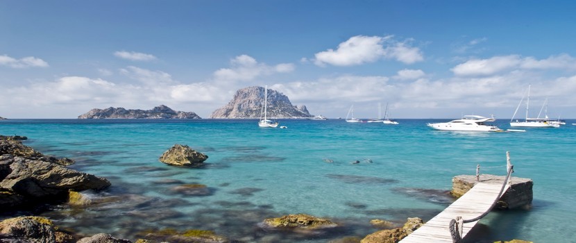 Les plages sont innombrables. Baignées par une eau cristalline, certaines criques sont protégées des projets immobiliers par leurs falaises ou leur difficulté d’accès. Parmi les plus belles : Las Salinas, Cala d’Hort…(Crédit photo Catherine Gary)