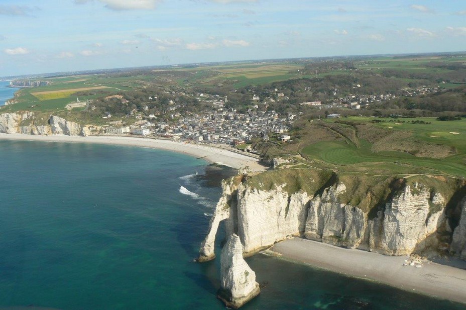 Etretat et l'Aiguille. @ A.Degon. Etretat et l'Aiguille. @ A.Degon.