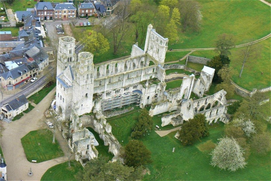 Abbaye de Jumièges. @ A.Degon Abbaye de Jumièges. @ A.Degon