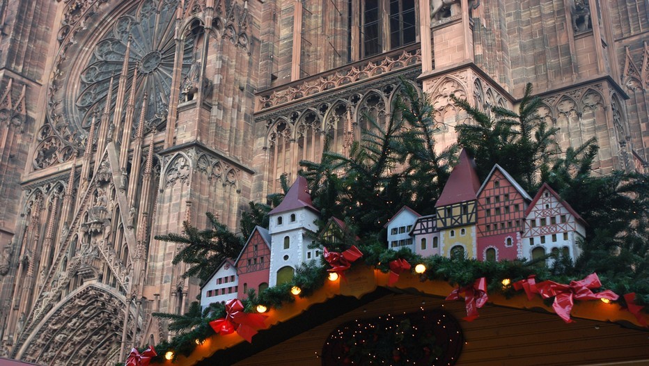Comme le veut la tradition séculaire en Alsace, Noël est l'occasion d'une décoration exceptionnelle dans un mélange tout à la fois sacré et populaire (Crédit photo CRT Alsace)