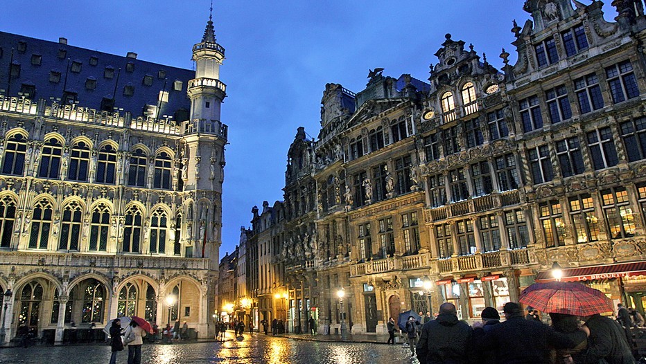 La Grand-Place de Bruxelles sous la pluie hivernale (Crédit photo David Raynal) La Grand-Place de Bruxelles sous la pluie hivernale (Crédit photo David Raynal)