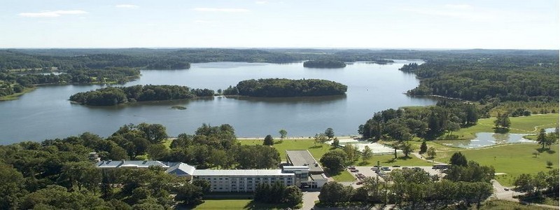 Le lac de Pühajärv est également un lieu de promenade incontournable et situé à quelques pas de la ville de Otepää  et non loin du Pühajärve Spa & Holiday Resort Hotel (Crédit photo OT d'Estonie)