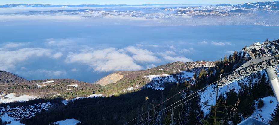 Le Chablais est une région où se côtoient lacs et sommets, sites touristiques et beautés sauvages. Ici le lac Léman et sa mer de nuages en haut de la station des Mémises @ David Raynal