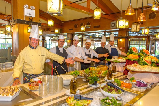 Au Marmara Golden Coast la formule permet de se servir à volonté au buffet @ DR