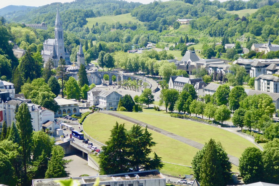 Lourdes, une halte de foi au cœur des hauts sommets