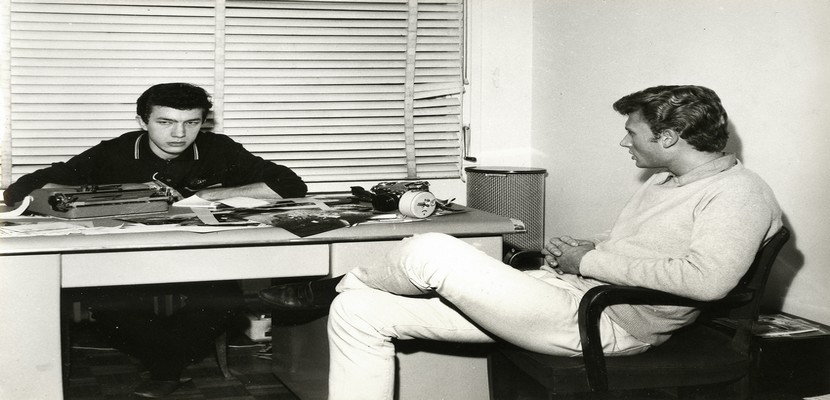 Dans son bureau, Jean-Claude Berthon côtoya des artistes en devenir… à l’instar de Johnny Hallyday. (Crédit photo : B. Lampard - J.L. Rancurel - Photothèque)