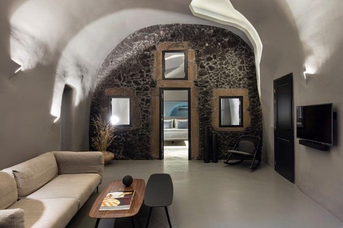 Villa creusée dans le rocher. Crédit Hôtel Kivotos Santorini-Kordakis