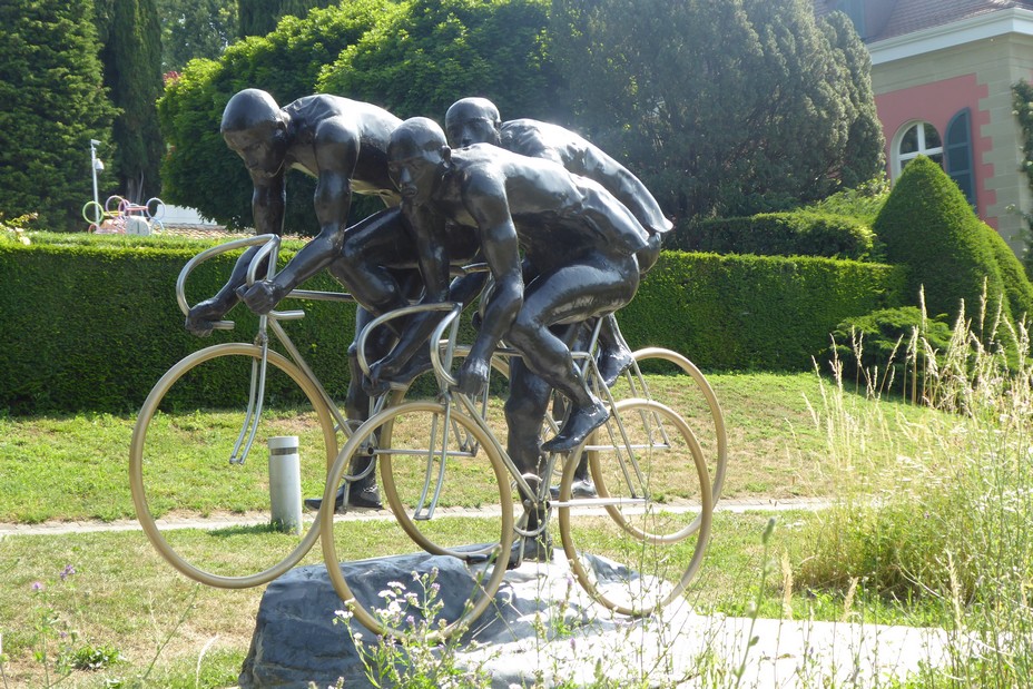 Sculptures aux abords du musée Olympique @C. Gary
