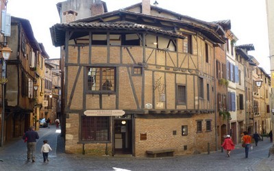 Le charme d'un vieux qartier d'Albi avec ses maisons anciennes (Crédit photo Catherine Gary)