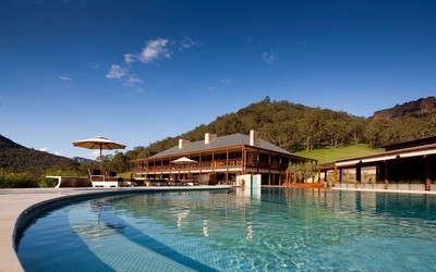 l'Emirates Wolgan Valley Resort and Spa, un hôtel situé dans une réserve naturelle dont les suites de luxe, spas et diverses activités sont respectueuses de l'environnement.(Crédit photo DR)