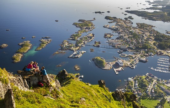 L'été est la saison propice aux randonnées sous le soleil de minuit (Crédit photo Tourism Norway)