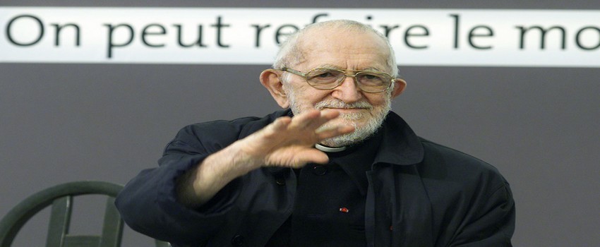 l'Abbé Pierre est né le 5 août 1912 à Lyon et mort le 22 janvier 2007 à Paris Vème, prêtre catholique français de l'Ordre des Frères mineurs capucins, résistant, puis député, fondateur du mouvement Emmaüs (organisation laïque de lutte contre l'exclusion) comprenant la Fondation Abbé-Pierre pour le logement des défavorisés et de nombreuses autres associations, fondations et entreprises de l'économie sociale, en France. (Crédit photo DR) l'Abbé Pierre est né le 5 août 1912 à Lyon et mort le 22 janvier 2007 à Paris Vème, prêtre catholique français de l'Ordre des Frères mineurs capucins, résistant, puis député, fondateur du mouvement Emmaüs (organisation laïque de lutte contre l'exclusion) comprenant la Fondation Abbé-Pierre pour le logement des défavorisés et de nombreuses autres associations, fondations et entreprises de l'économie sociale, en France. (Crédit photo DR)