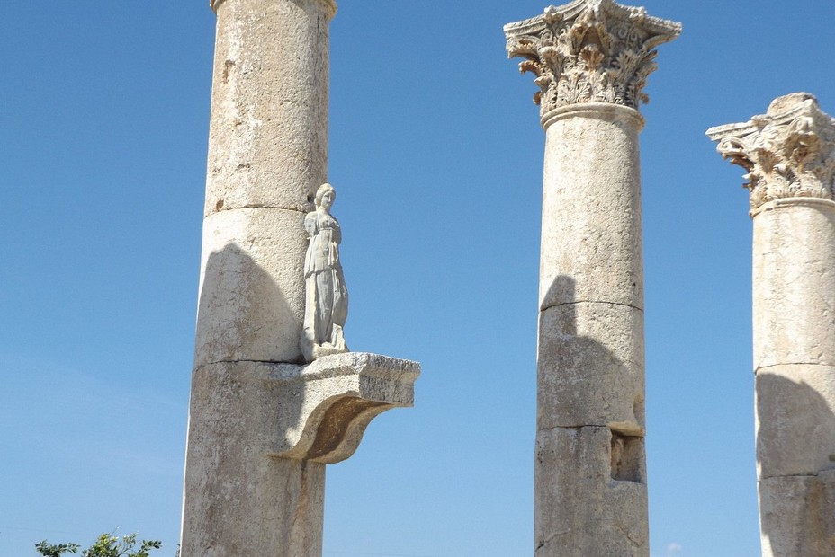 Détail de la statue sur l'une des colonnes du site Soli Pompeiopolis, l'un des plus importants et des plus vastes ports de la Méditerranée orientale.  @ DR