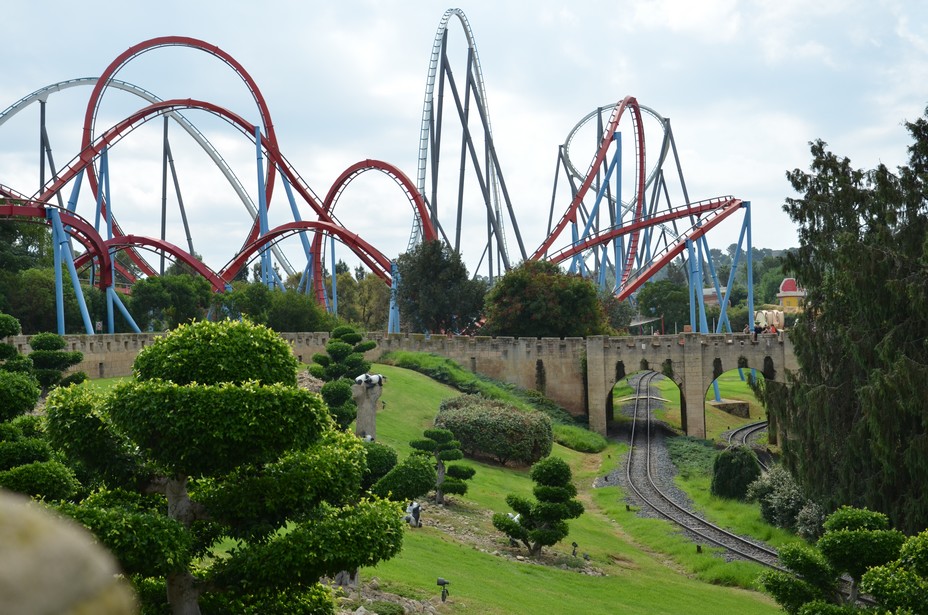 Depuis son lancement, PortAventura World Parks & Resort cultive la démesure et s’étend sur 105 hectares répartis autour de six mondes bien distincts et différents.@ David Raynal Depuis son lancement, PortAventura World Parks & Resort cultive la démesure et s’étend sur 105 hectares répartis autour de six mondes bien distincts et différents.@ David Raynal