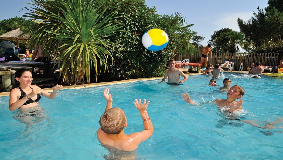 Camping "Les Vignes ". l’Essentiel du camping propose des vacances aux tarifs préférentiels assurant des aires de jeux, des animations et les services de laverie et de boulangerie.(Crédit photo DR) Camping "Les Vignes ". l’Essentiel du camping propose des vacances aux tarifs préférentiels assurant des aires de jeux, des animations et les services de laverie et de boulangerie.(Crédit photo DR)