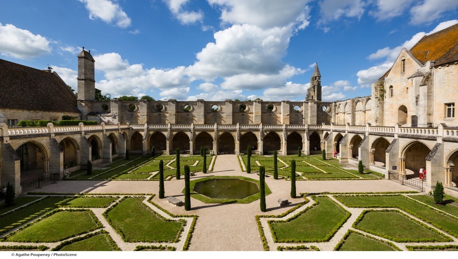 Les magnifiques jardins du cloître de l'Abbaye de Royaumont à Asnières-sur-Oise  dans le Val d'Oise (France) (Crédit photo A.Poupeney - Fondation Royaumont)