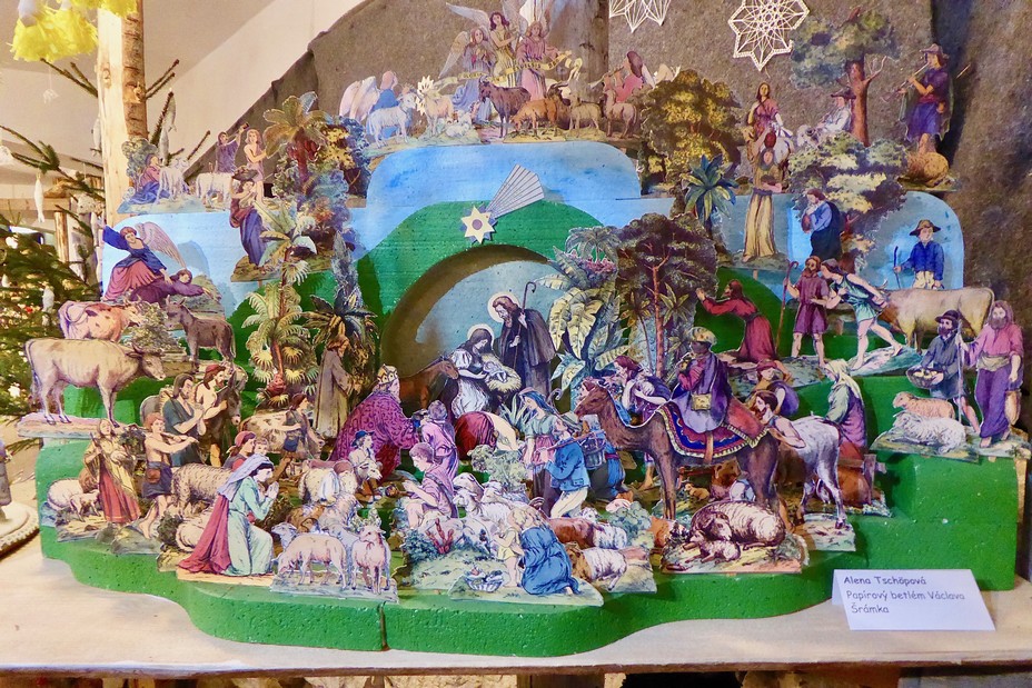 Exposition de crèches de papier à la chapelle de Bethléem @Catherine Gary Exposition de crèches de papier à la chapelle de Bethléem @Catherine Gary