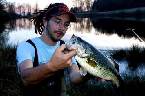 La plupart des étangs sont privés et les carpes, tanches et autres truites sont régulièrement pêchées de manière traditionnelle au moment de l’assec.(Crédit photo ot.Facogney)