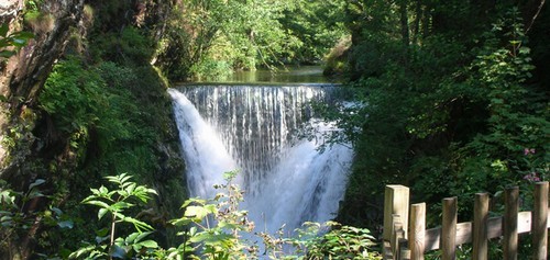 Sur la route de Lure (D486), le saut de l’Ognon, surprenante chute d’eau de 14 mètres (Crédit photo DR) Sur la route de Lure (D486), le saut de l’Ognon, surprenante chute d’eau de 14 mètres (Crédit photo DR)