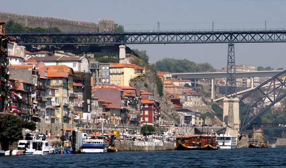 Vue sur le port et la vieille ville de Porto dans le nord du Portugal - (crédit photo David Raynal )