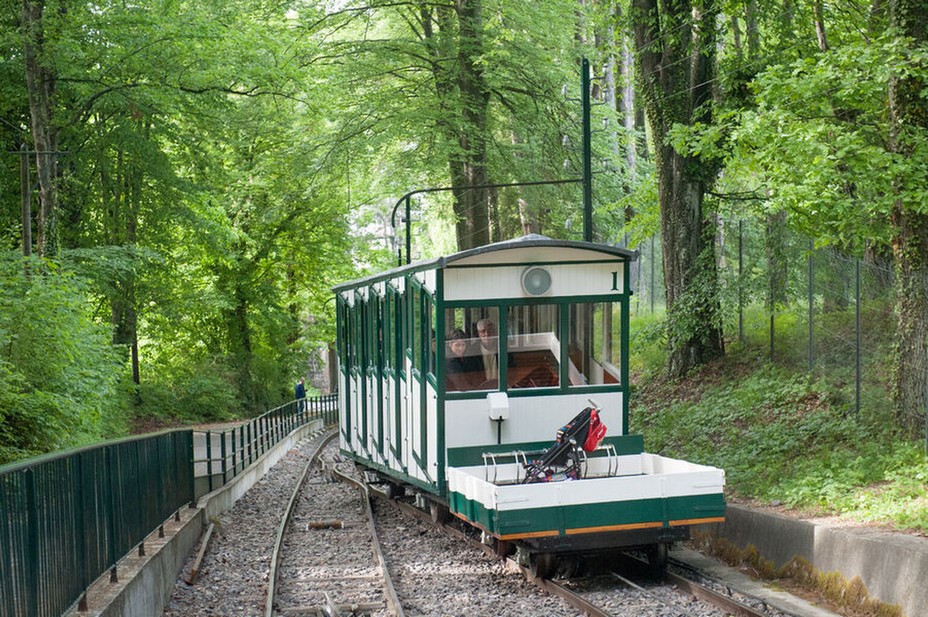 Les Evianais appellent le funiculaire, le « Petit métro » puisqu’il date des années 1900 et qu’il est vraiment contemporain du métro parisien. Crédit photo Ville d'Evian. Les Evianais appellent le funiculaire, le « Petit métro » puisqu’il date des années 1900 et qu’il est vraiment contemporain du métro parisien. Crédit photo Ville d'Evian.