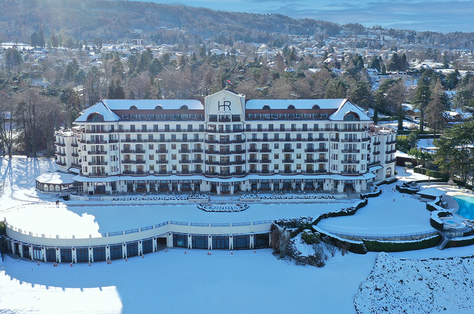 L’Evian Resort tutoie plus que jamais avec élégance et modernité les sommets de la Haute-Savoie. Crédit photo Evian Resort.