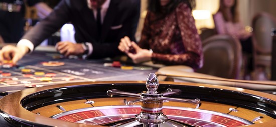 Le casino d’Evian est un lieu de divertissement incontournable, très prisé de la clientèle des pays du golfe. Crédit photo Evian Resort. Le casino d’Evian est un lieu de divertissement incontournable, très prisé de la clientèle des pays du golfe. Crédit photo Evian Resort.