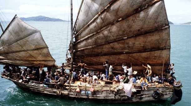 Et aussi, de ces années 1980, revient à l’esprit le mot, désormais entré dans le vocabulaire courant : boat-people. (Crédit Photo DR) Et aussi, de ces années 1980, revient à l’esprit le mot, désormais entré dans le vocabulaire courant : boat-people. (Crédit Photo DR)