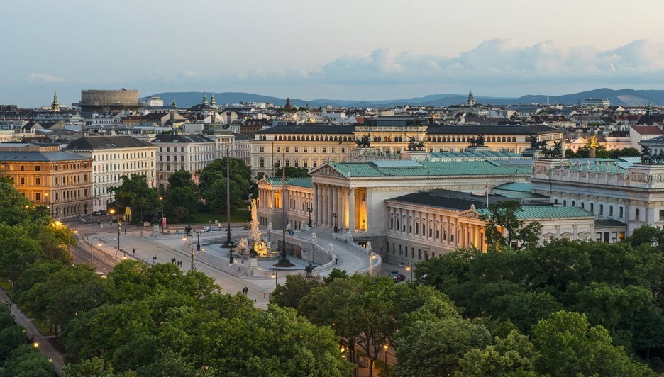 Le long de la Ringstrasse, le Parlement viennois (Copyright : Wien Tourismus/Christian Stemper) Le long de la Ringstrasse, le Parlement viennois (Copyright : Wien Tourismus/Christian Stemper)