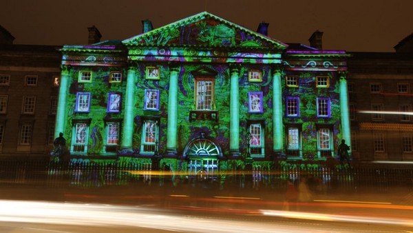 Le Trinité Collège situé à Dublin illuminé à loccasion des fêtes d'Halloween (Crédit photo DR)