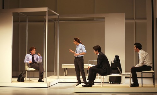 Thierry Frémont,Elodie Navarre, Raphaël Personnaz, Julien Personnaz dans la pièce " Les Cartes du Pouvoir " au Théâtre Hébertot (Crédit photo Lot)