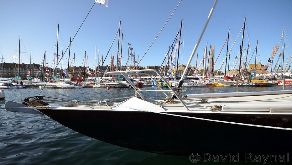 Vue du ponton, parmi les nombreux concurrents, le kriter V de Benjamin Hardouin, l'ex-bateau de Michel Malinovsky qui avait été coiffé au poteau par 98 secondes d'écart lors de la première édition de la Route du Rhum en 1978 par le petit trimaran jaune de Mike Bich. (Crédit photo David Raynal) Vue du ponton, parmi les nombreux concurrents, le kriter V de Benjamin Hardouin, l'ex-bateau de Michel Malinovsky qui avait été coiffé au poteau par 98 secondes d'écart lors de la première édition de la Route du Rhum en 1978 par le petit trimaran jaune de Mike Bich. (Crédit photo David Raynal)