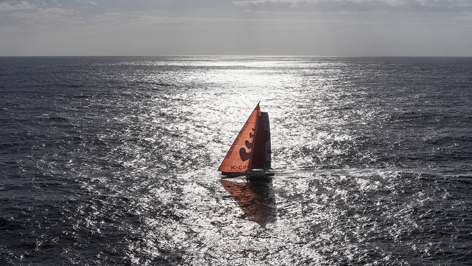 Initiatives-Cœur a subi quelques modifications pour devenir plus compétitif. «" Ce bateau est plus dur que l'ancien explique Tanguy de Lamotte, mais il va plus vite… les efforts sont récompensés par la vitesse moyenne du bateau. Ce sont des sensations différentes, je suis hyper content d'avoir fait ma première Route du Rhum en catégorie monocoque 60 pieds, j’ai pris beaucoup de plaisir."  (Crédit photo Jean-Marie Liot)