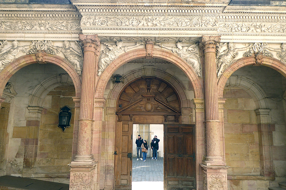 Cour intérieure  XVIIè siècle de l'hôtel de Voguë rue de la Chouette @Catherine Gary. Cour intérieure  XVIIè siècle de l'hôtel de Voguë rue de la Chouette @Catherine Gary.