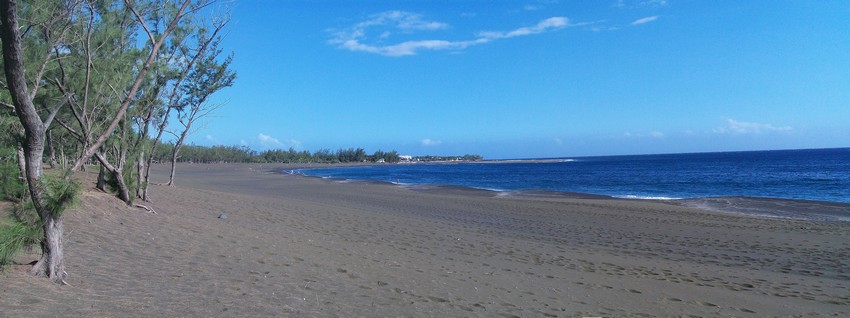 Dans le décor magnifique de la plage de l'Etang Salé  les festivités du 20 décembre, qui célèbrent l’abolition de l’esclavage, le festival Liberté Métisse met à l’honneur ce métissage qui fait la fierté de l’île. (Crédit photo DR)